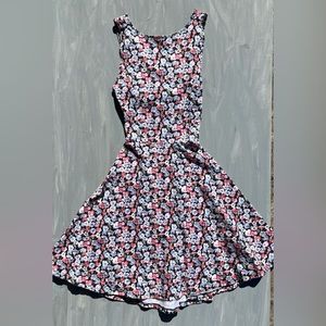 Pretty floral cross back 96% cotton, 4% elastane dress.